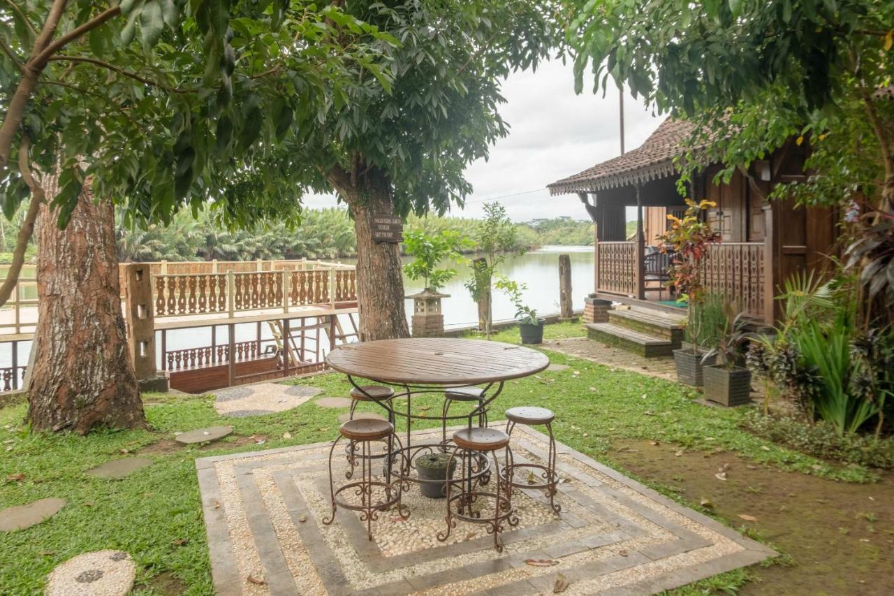 Hotel Batukaras Kalaras Luaran gambar
